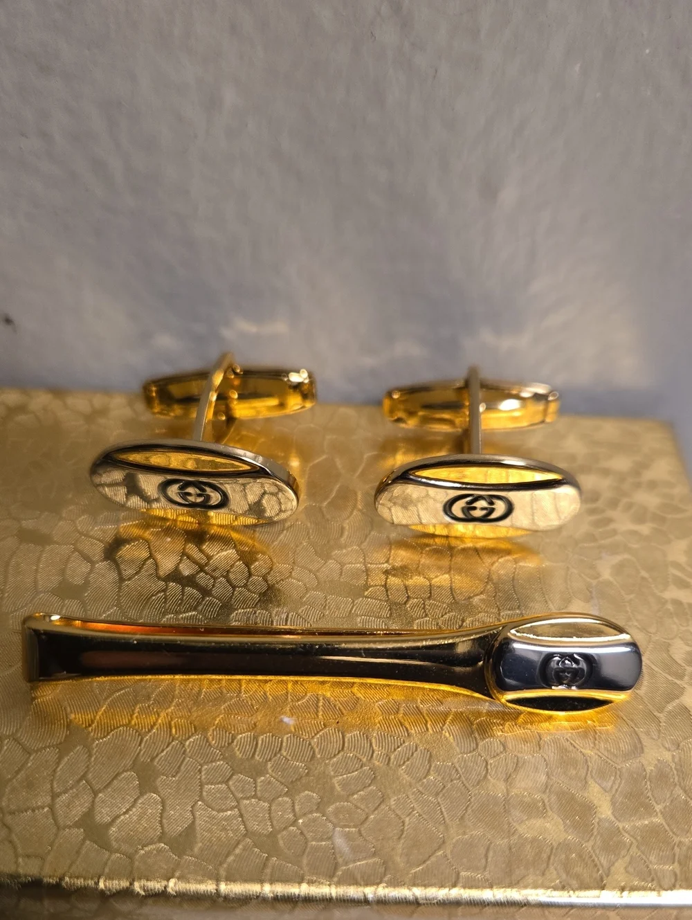 Gucci Gold and Silver Interlocking G Cufflinks with Tie Bar
